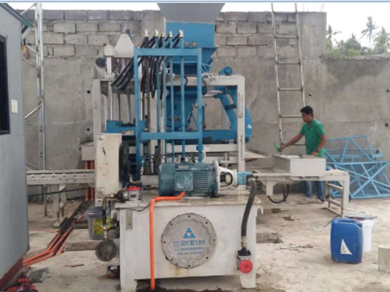 Machine à blocs creux QT4-15 aux Philippines