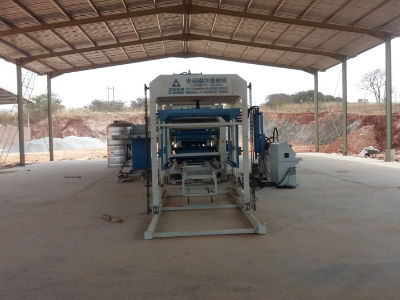 Machine à blocs QT10-15 en Zambie