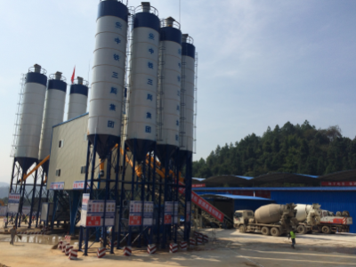 Centrale de malaxage de ciment en béton prêt à l'emploi série HZS
        